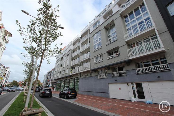 Appartement Spacieux A Knokke Buitenkant foto
