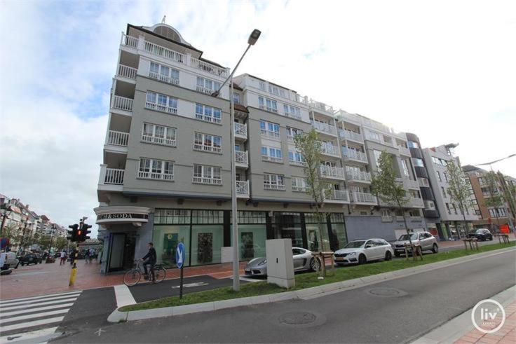 Appartement Spacieux A Knokke Buitenkant foto